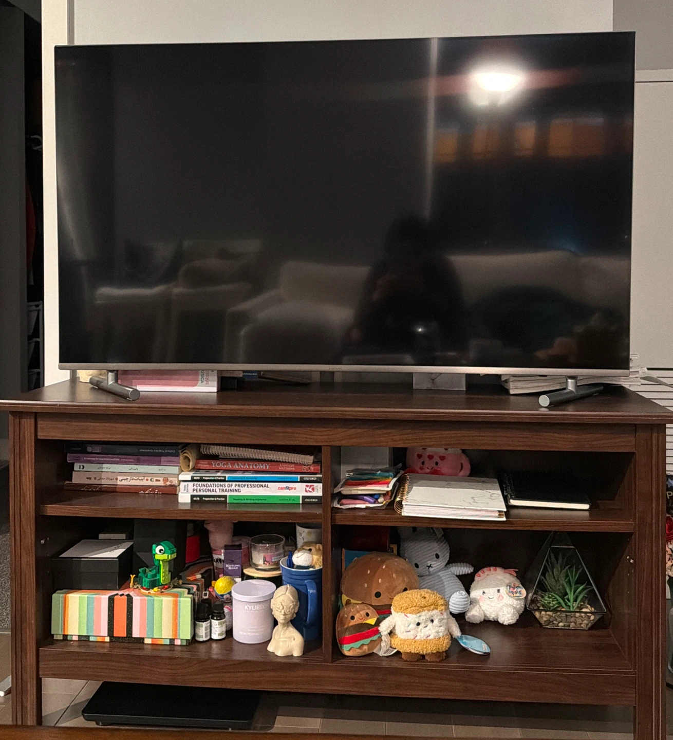 Samsung 49” QLED 4K Smart TV + IKEA TV Stand