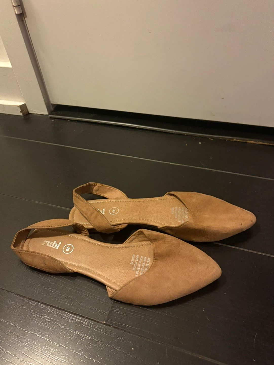 Women's Tan Pointed Flats Size 38