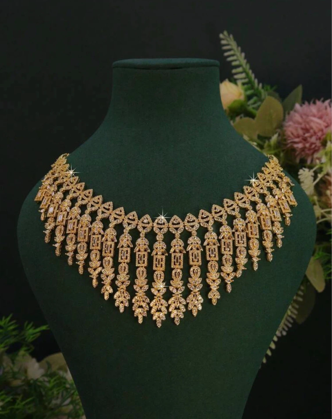 Gold-Tone Rhinestone Jewellery Set - photo 2