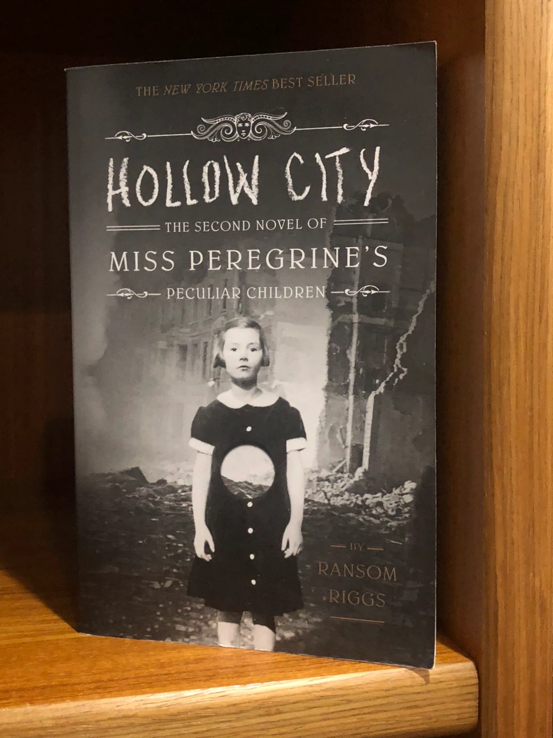 Hollow City: The Second Novel of Miss Peregrine's ⚽️
