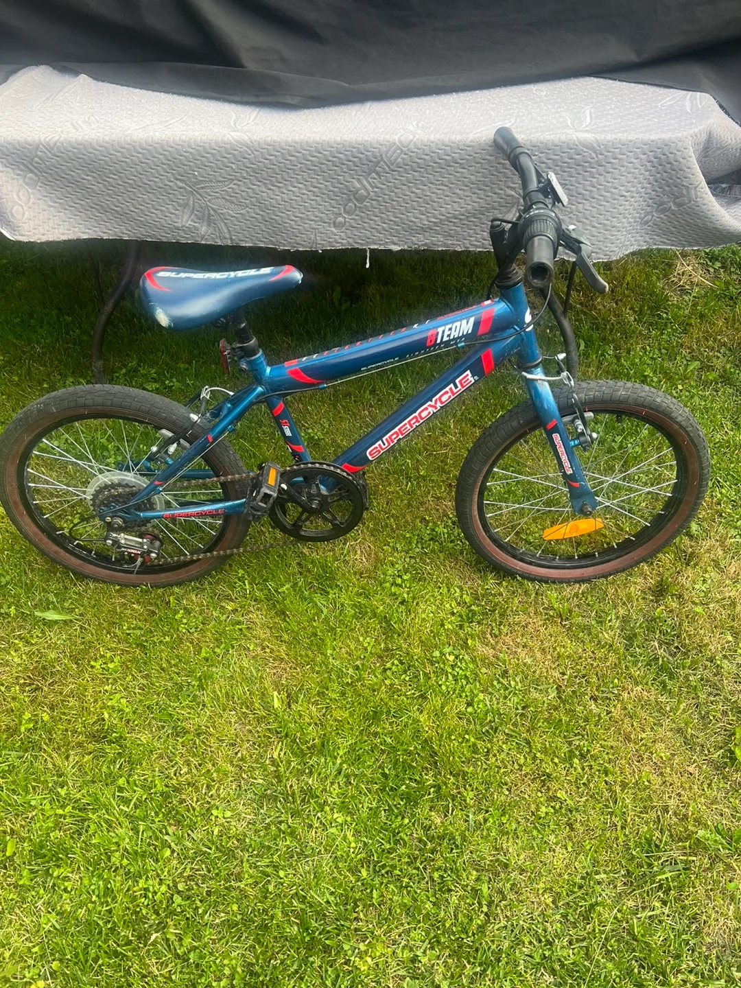 Supercycle TEAM Kids Bike needs air