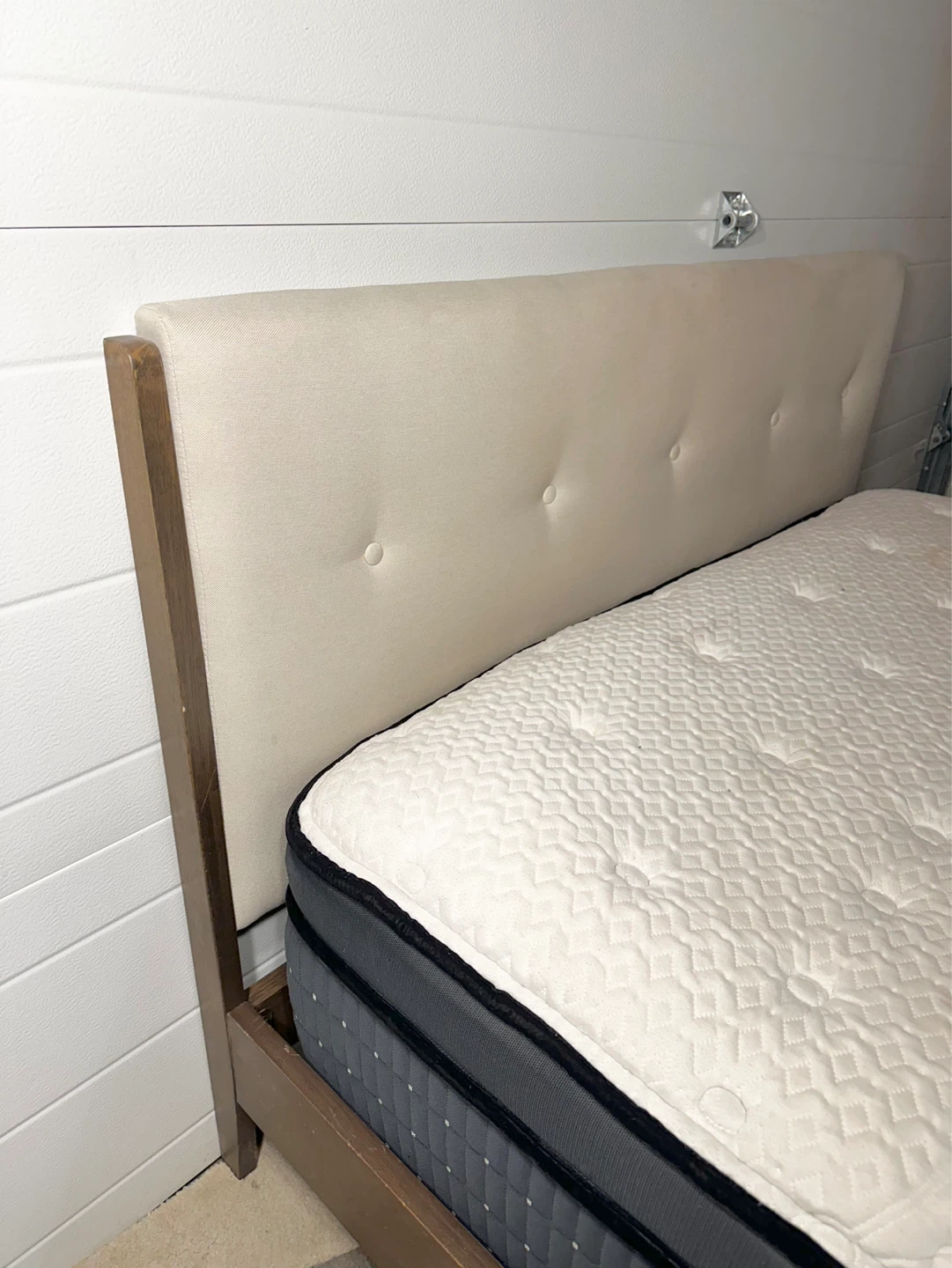 Queen Bed Set with Sealy Posturepedic Crown Luxury Mattress - photo 2