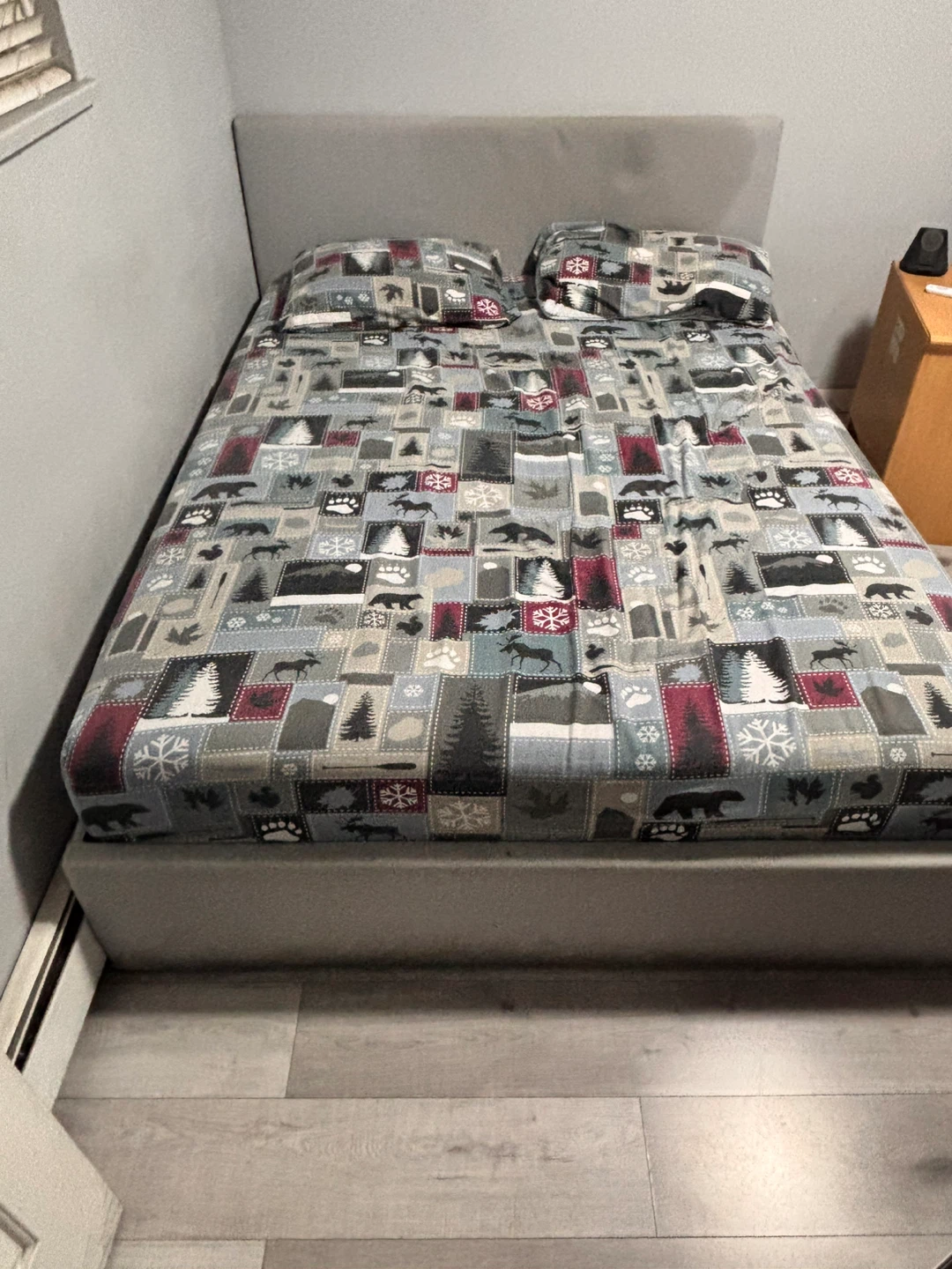 Moving Sale!! Queen Mattress & Bed Frame – Very Good Condition