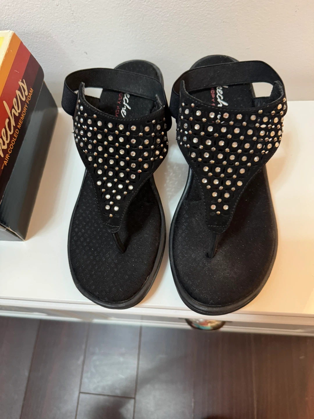 Skechers  Black Wedge Sandals ⚽️