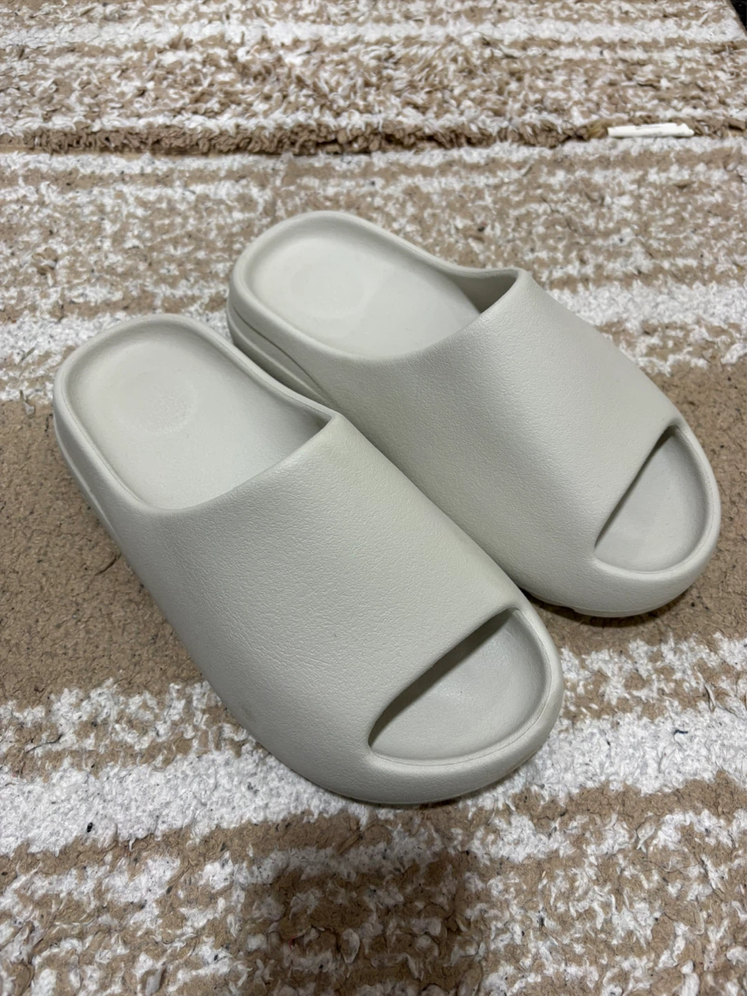 Yeezy slides size 6 - photo 4