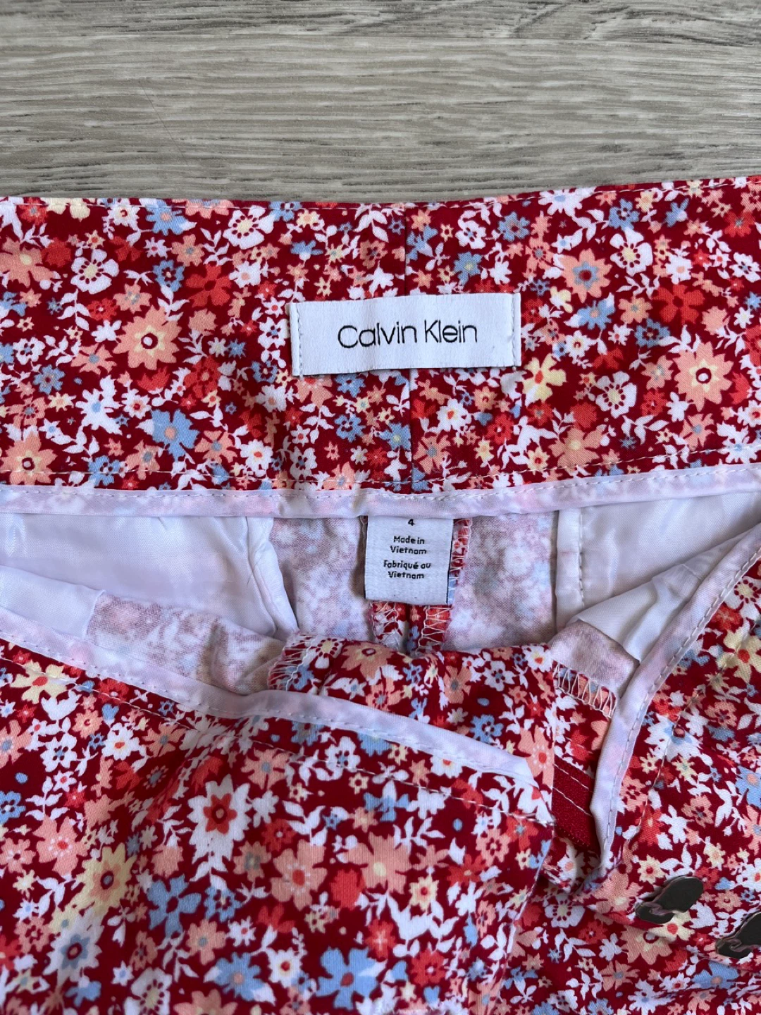 Calvin Klein Floral Shorts, Size 4 ⚽️ - photo 3
