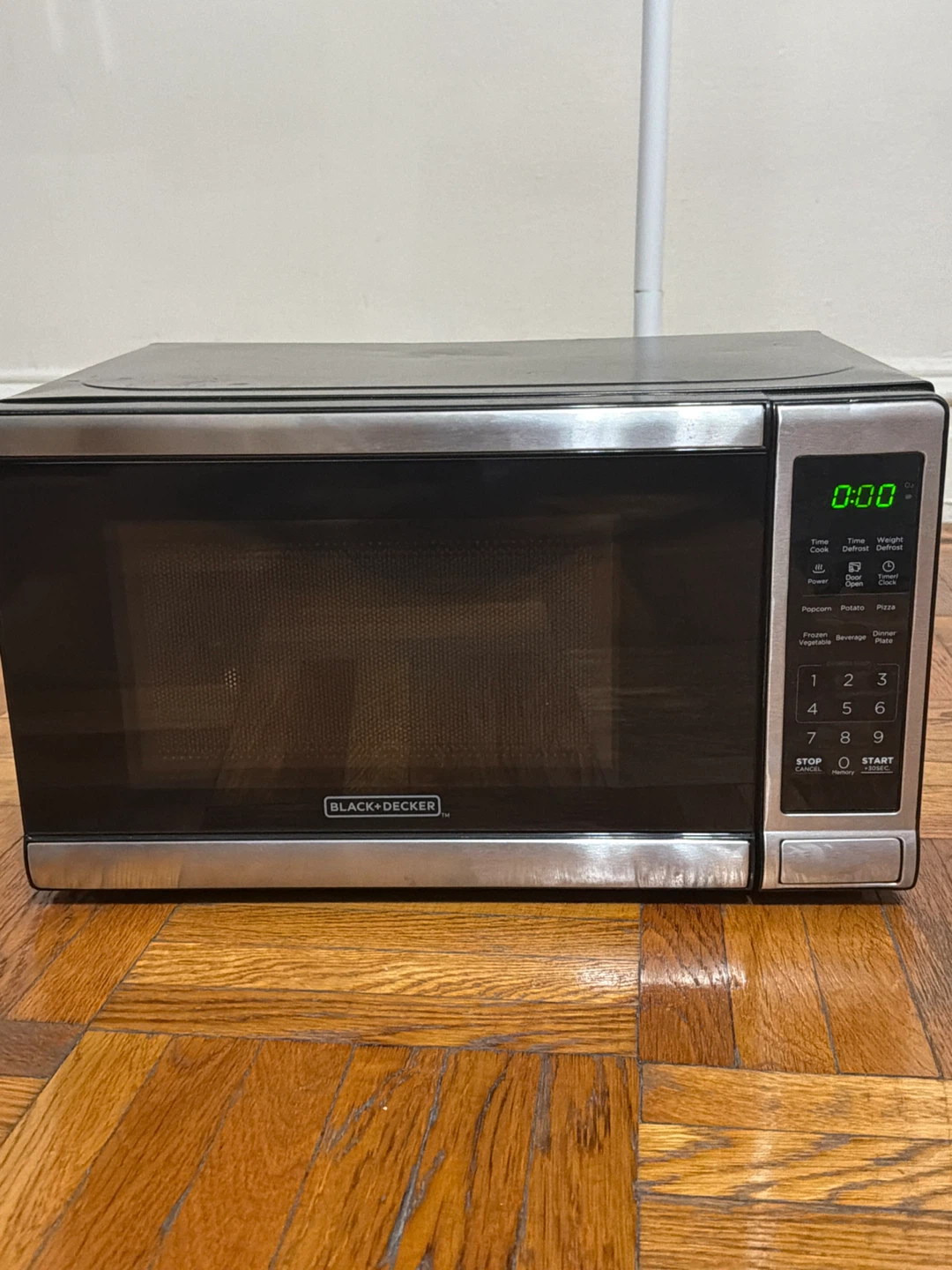 BLACK+DECKER Microwave Oven - photo 2