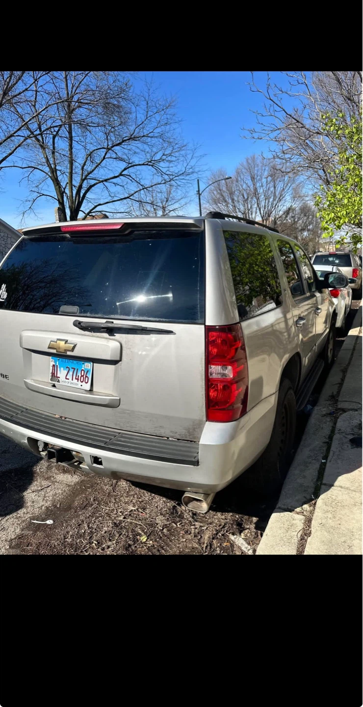 Chevrolet Tahoe SUV - photo 2