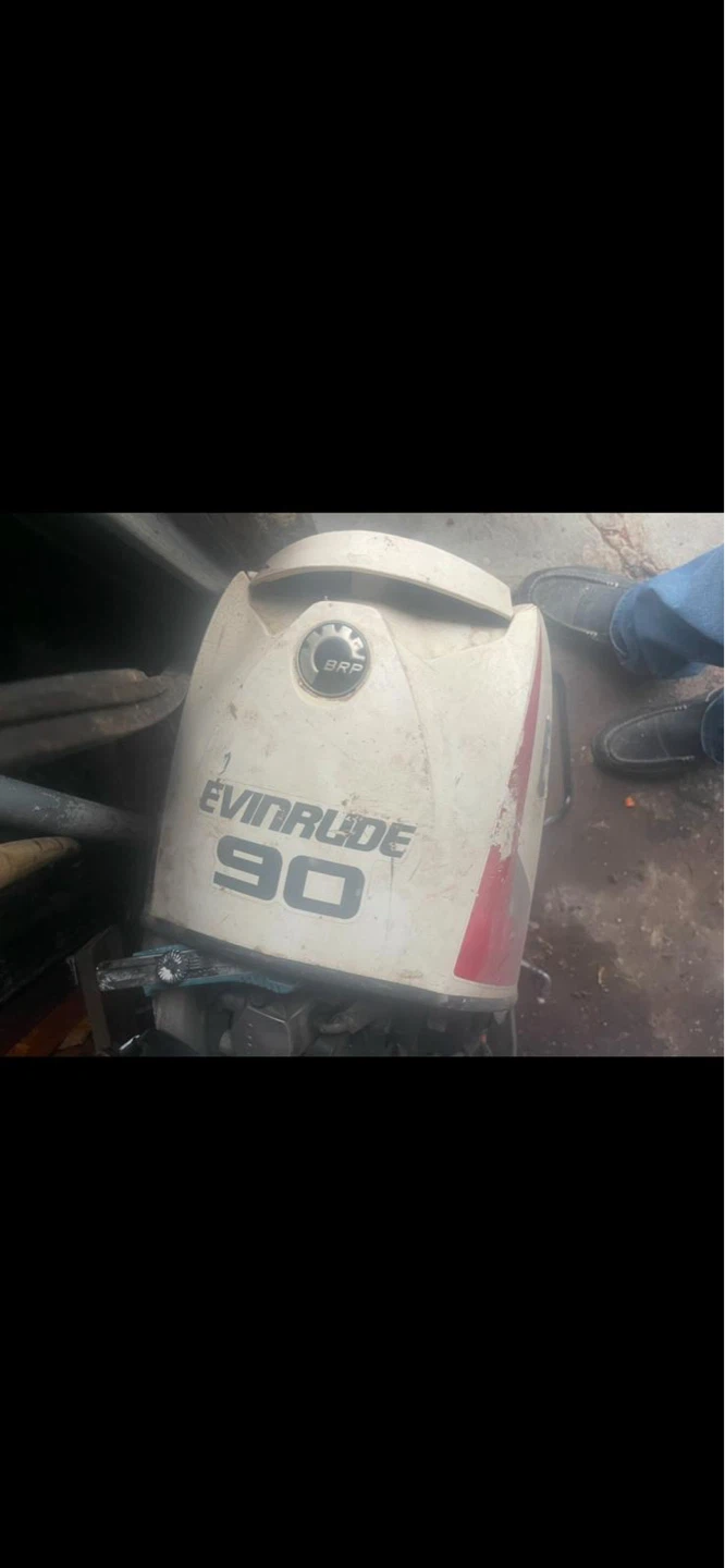 Evinrude 90 E-TEC Outboard Motor