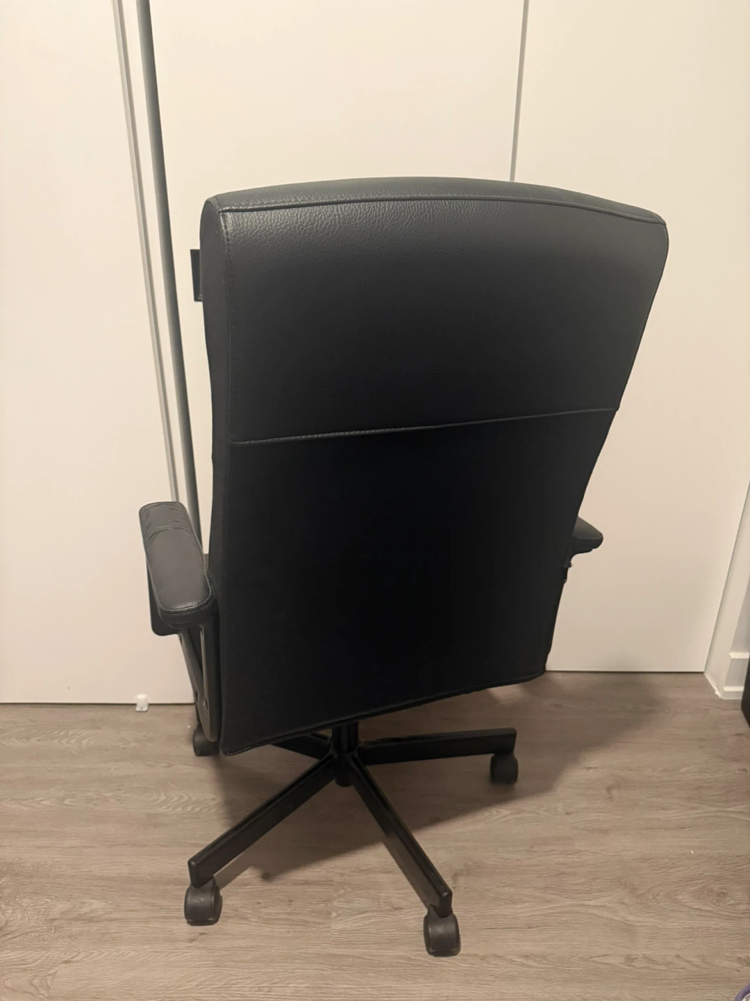 Black Office Chair - photo 2
