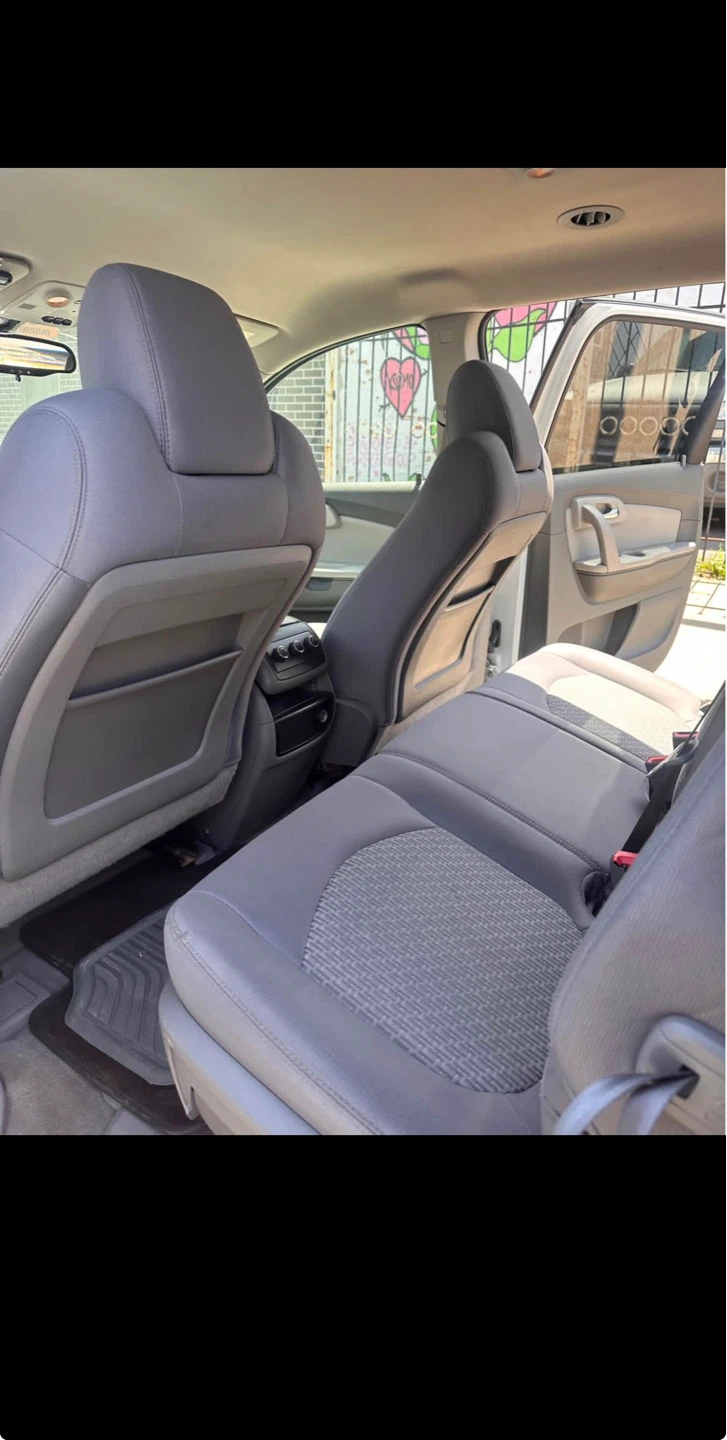 2010 Chevrolet Traverse · LT Sport Utility 4D - photo 5