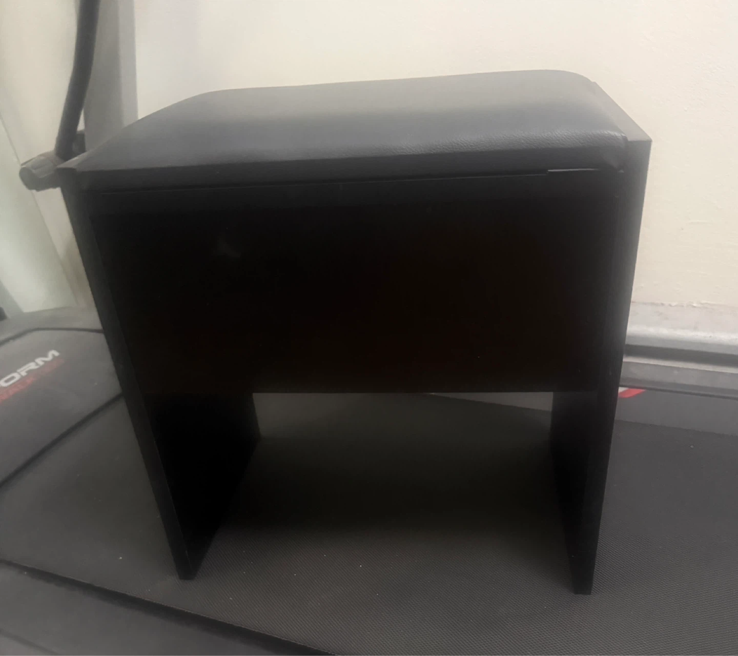 Moving sale!!! Black Vanity Desk W Mirror - photo 5