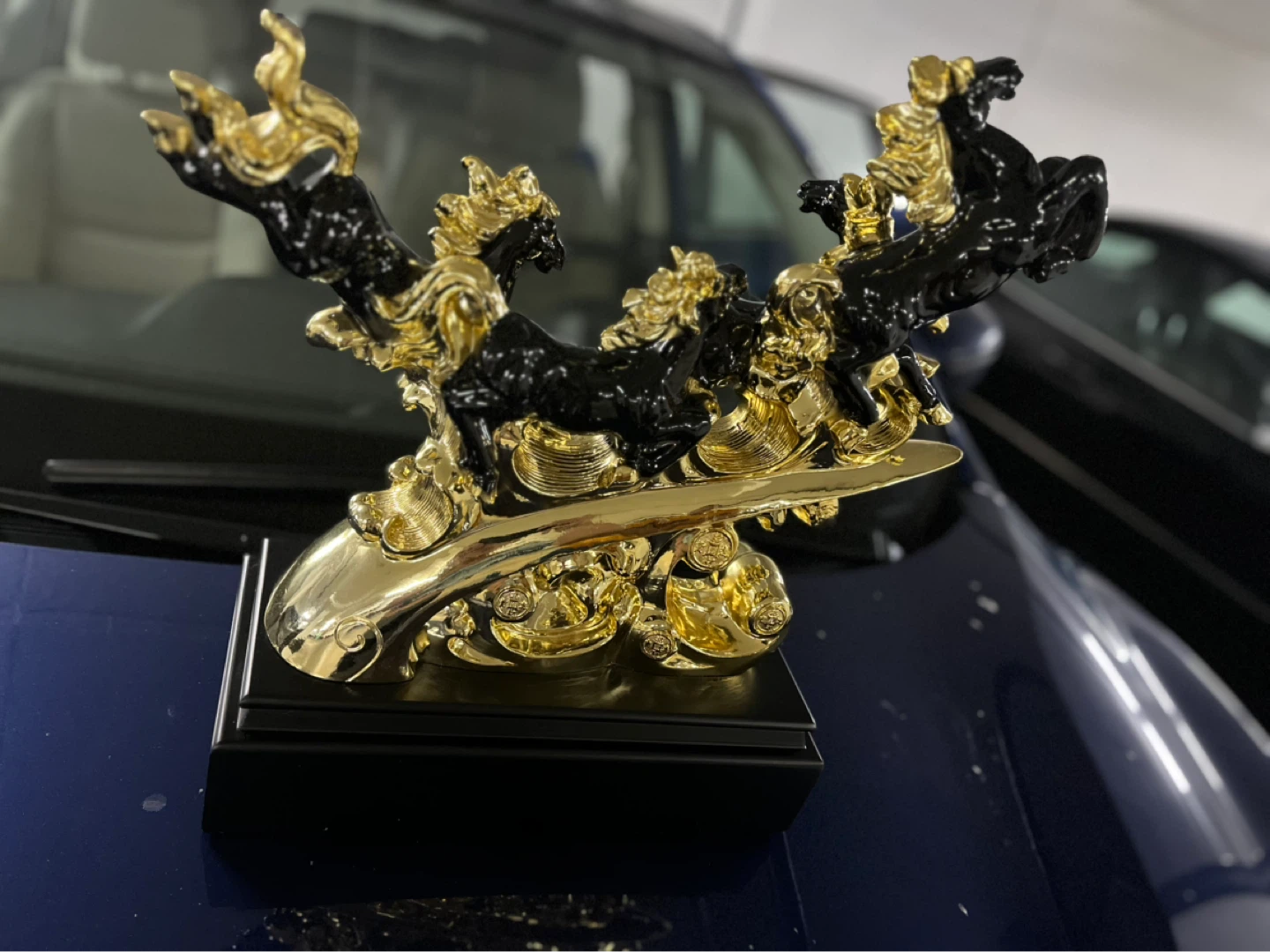 Black and Gold Horse Sculpture - photo 2