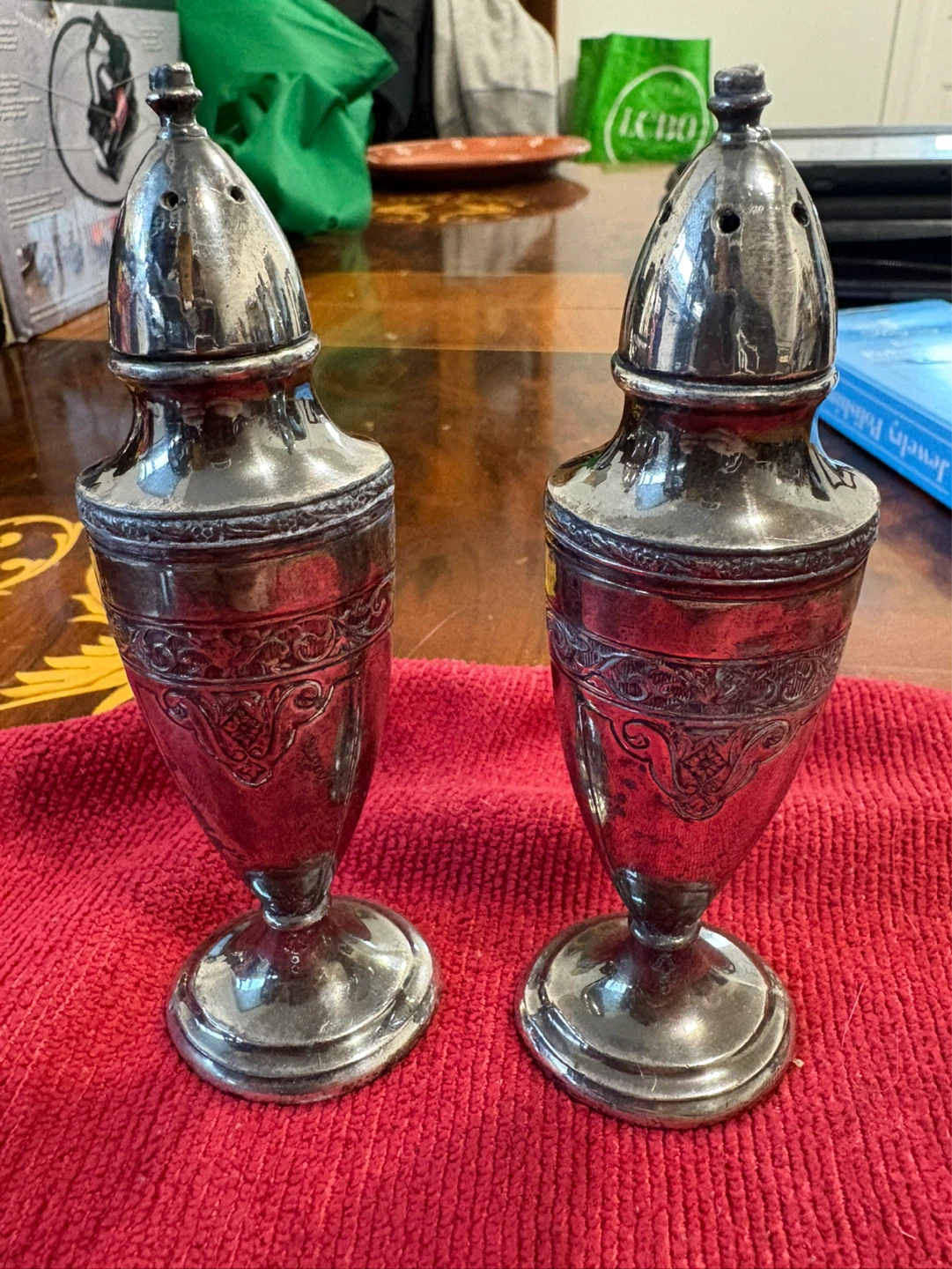 Vintage Benedict Proctor Silver Plated Salt and Pepper Shakers⚽️