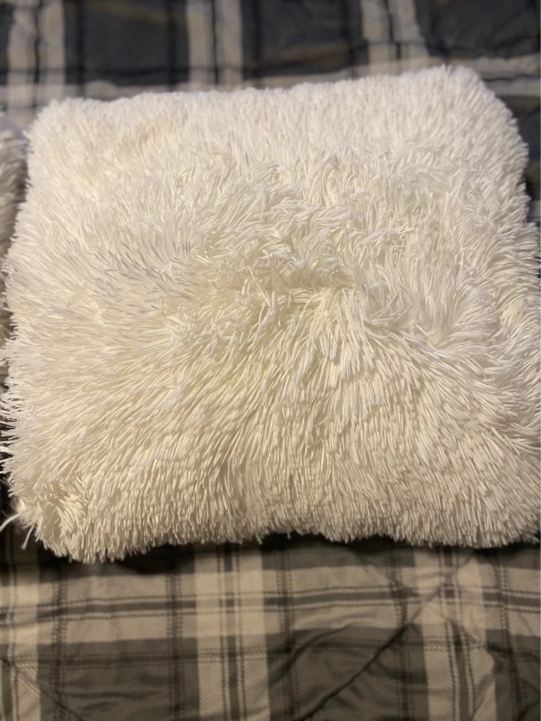 2 White Faux Fur Throw Pillows - photo 3