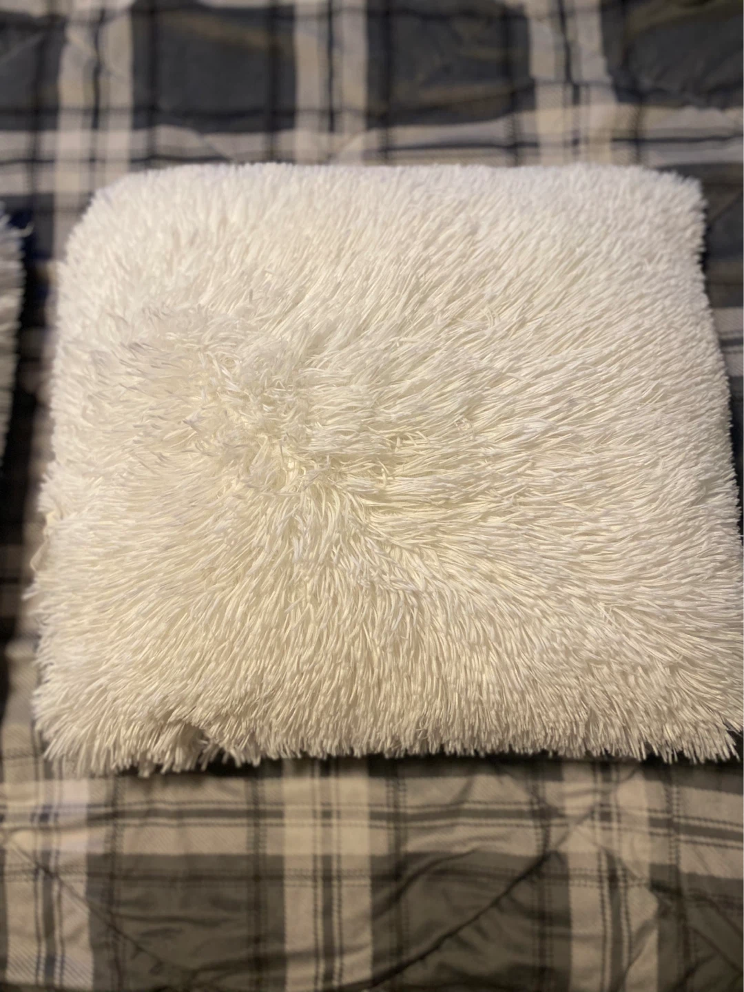 2 White Faux Fur Throw Pillows - photo 5