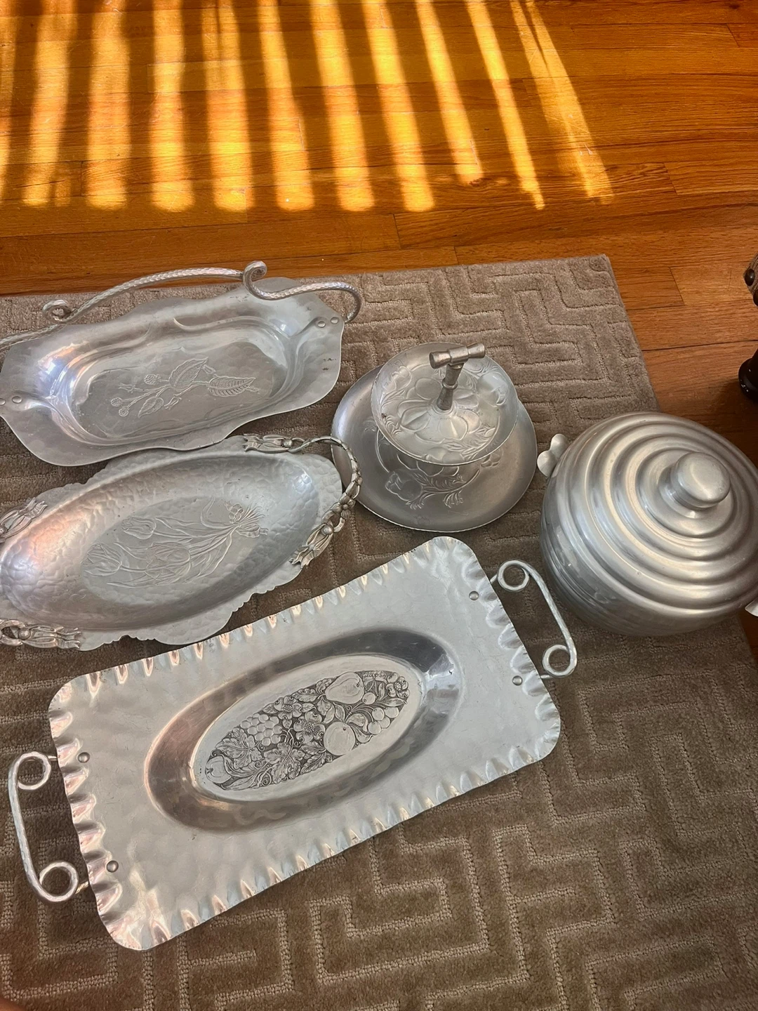 Lot of 4 Aluminum Serving Trays and Covered Dish - photo 2