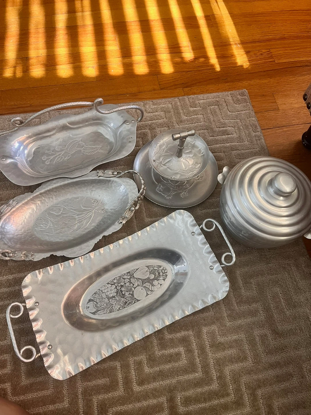 Lot of 4 Aluminum Serving Trays and Covered Dish - photo 3