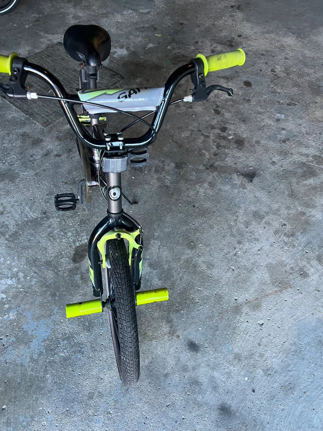 18 inch Avigo Gamer BMX Bike(fairly new) - photo 4