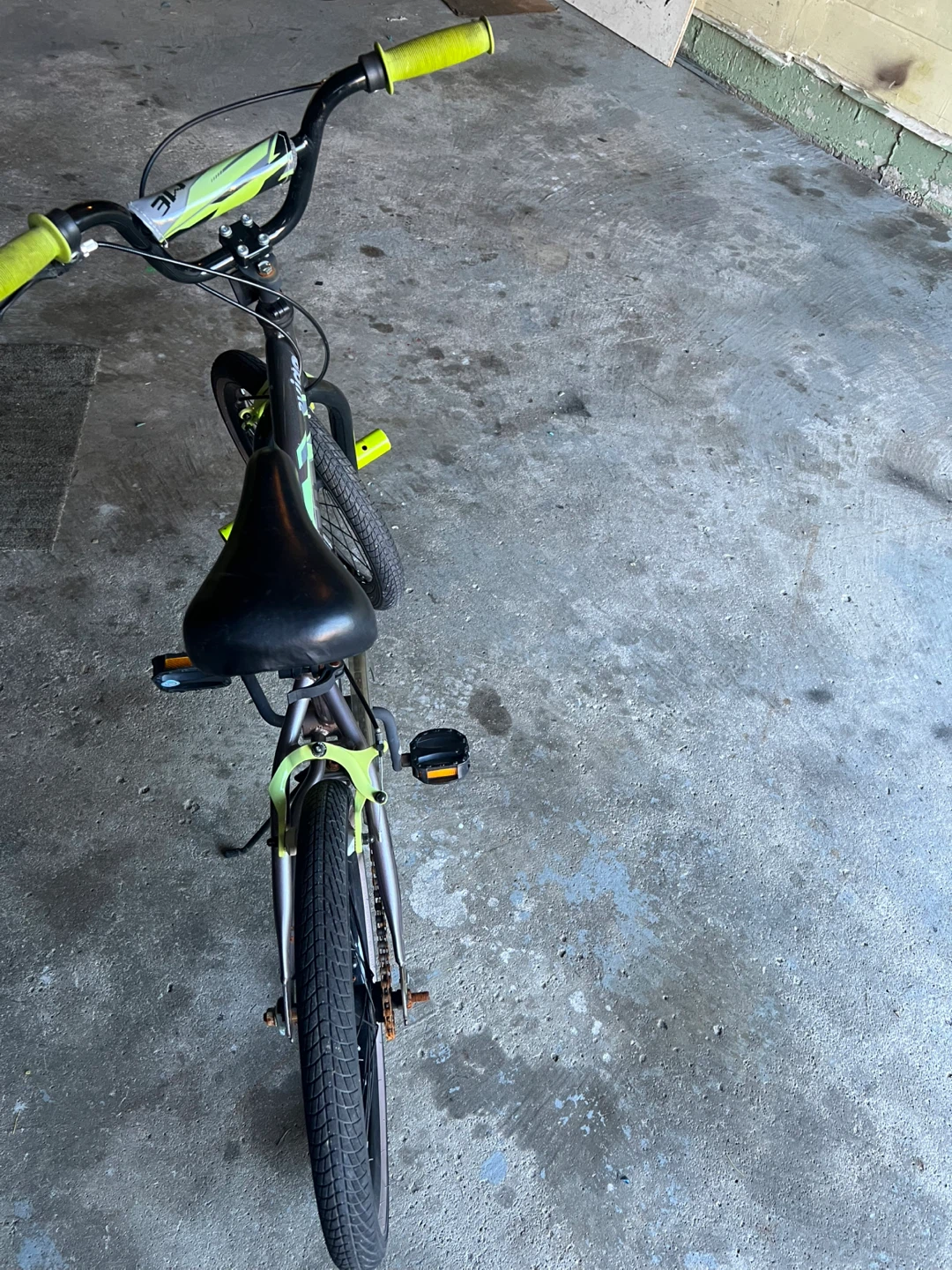 18 inch Avigo Gamer BMX Bike(fairly new) - photo 2