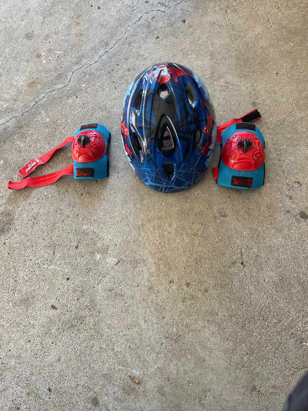 Spider-Man Kids Helmet and Pads Set