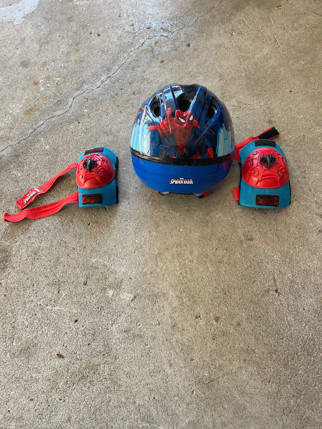 Spider-Man Kids Helmet and Pads Set - photo 3