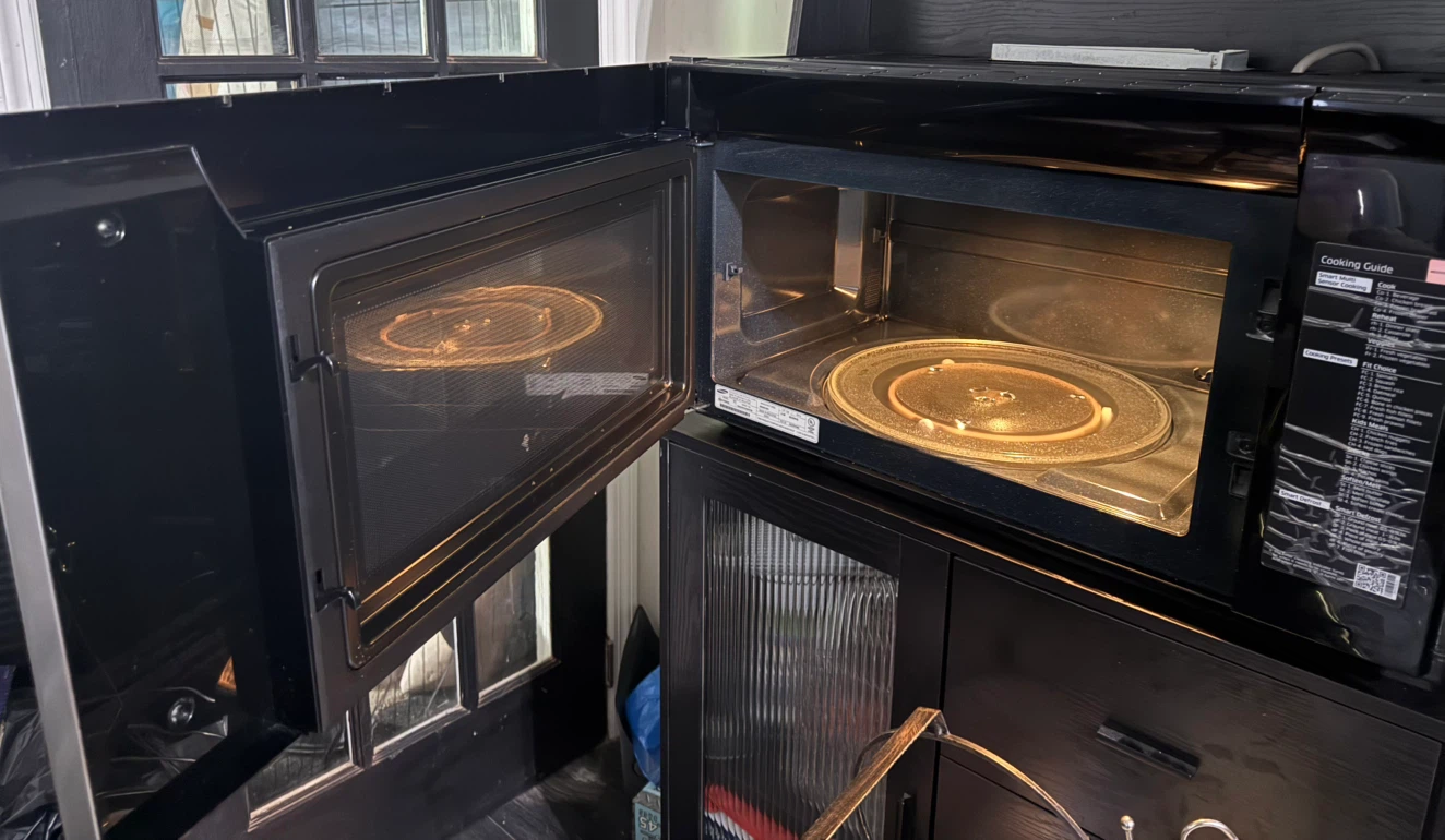 Samsung Over-the-Range Microwave - photo 2