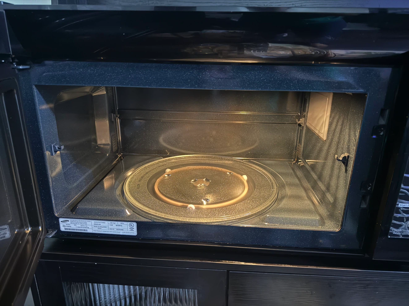 Samsung Over-the-Range Microwave - photo 3