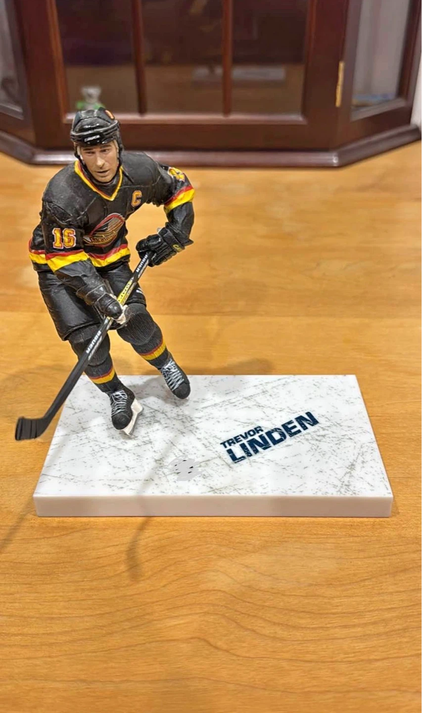 Trevor Linden Vancouver Canucks Hockey Figure ⚽