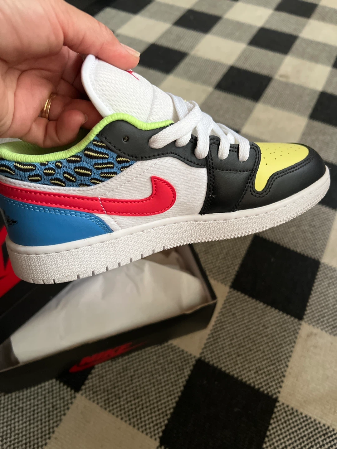 Jordan 1 Low SE Youth Shoes