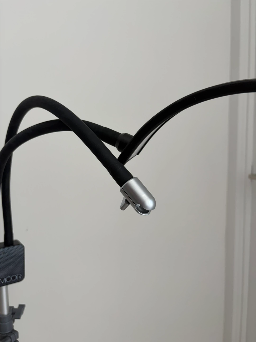 Glamcor LED Ring Light with Tripod - photo 4