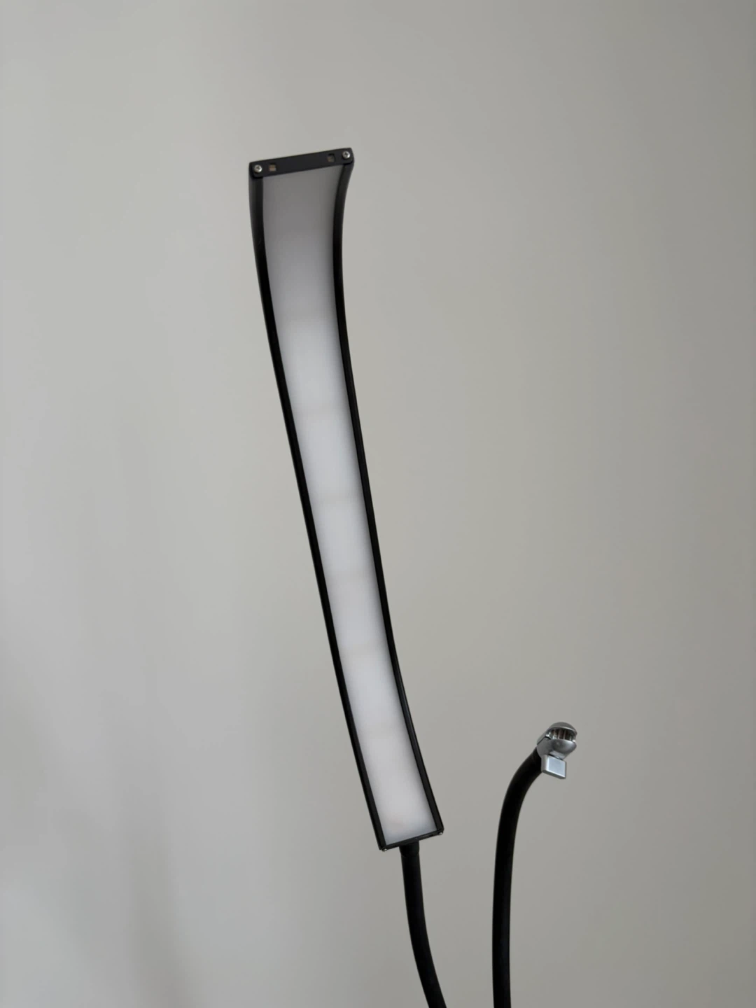 Glamcor LED Ring Light with Tripod - photo 5