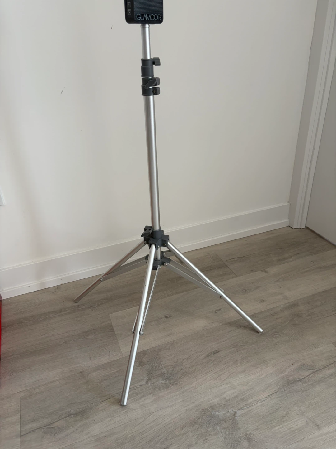 Glamcor LED Ring Light with Tripod - photo 3