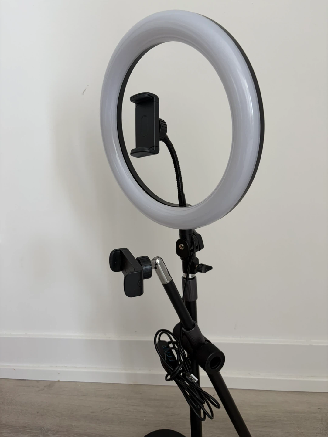 LED Ring Light with Phone Holder - photo 4