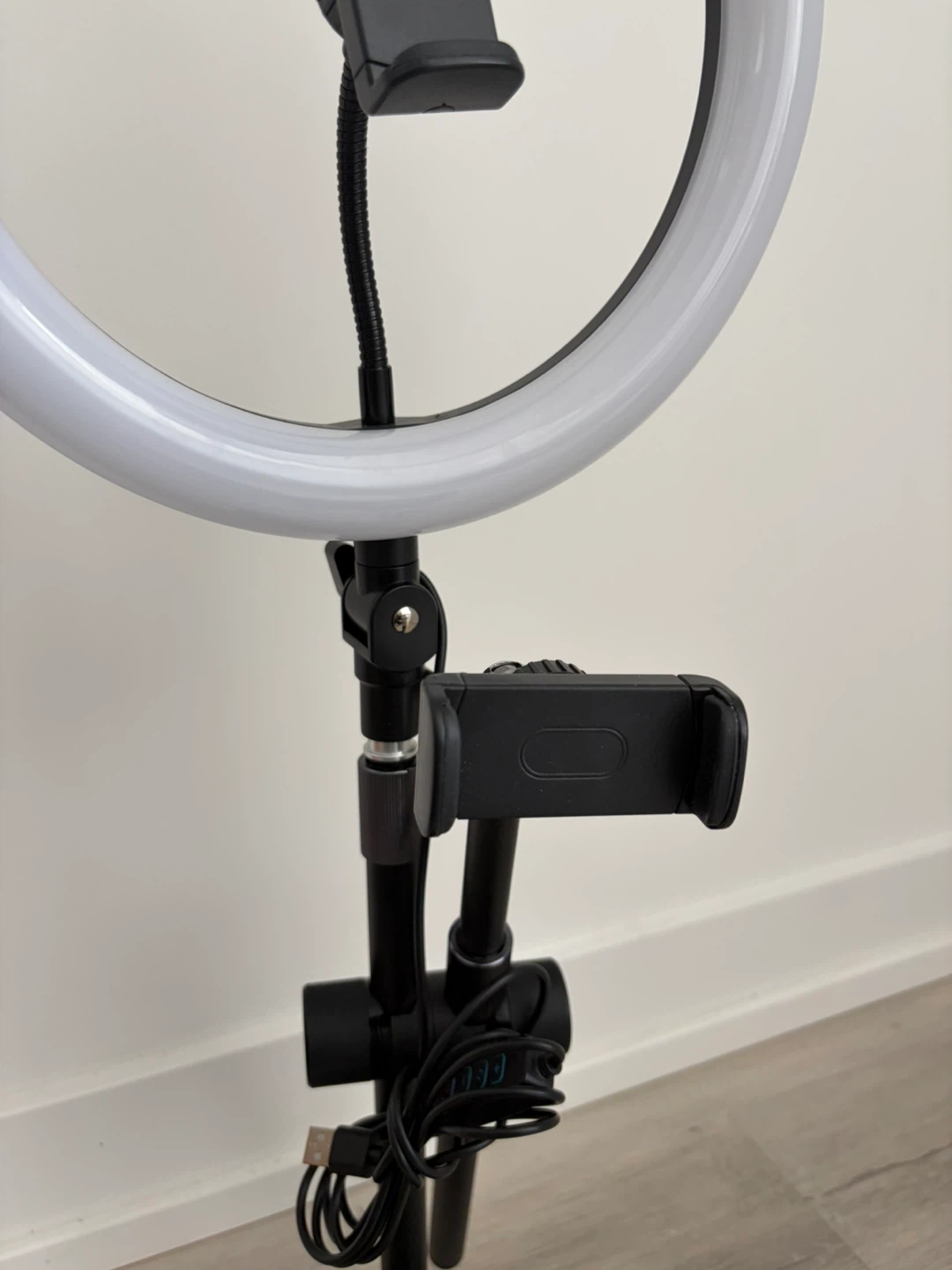 LED Ring Light with Phone Holder - photo 3