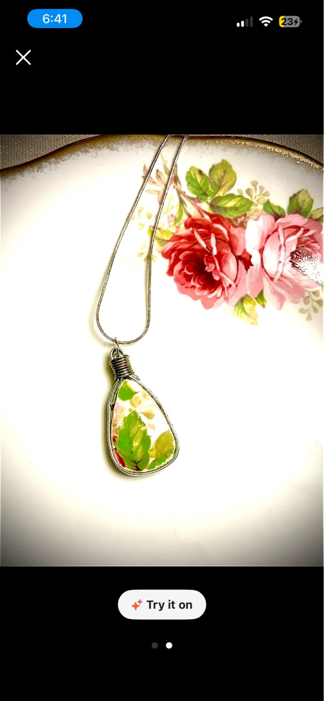 Wire-Wrapped Pendant Necklace with Floral Design