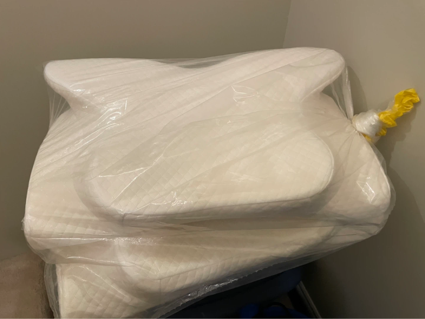 Two Orthopedic Contour Pillows ⚽