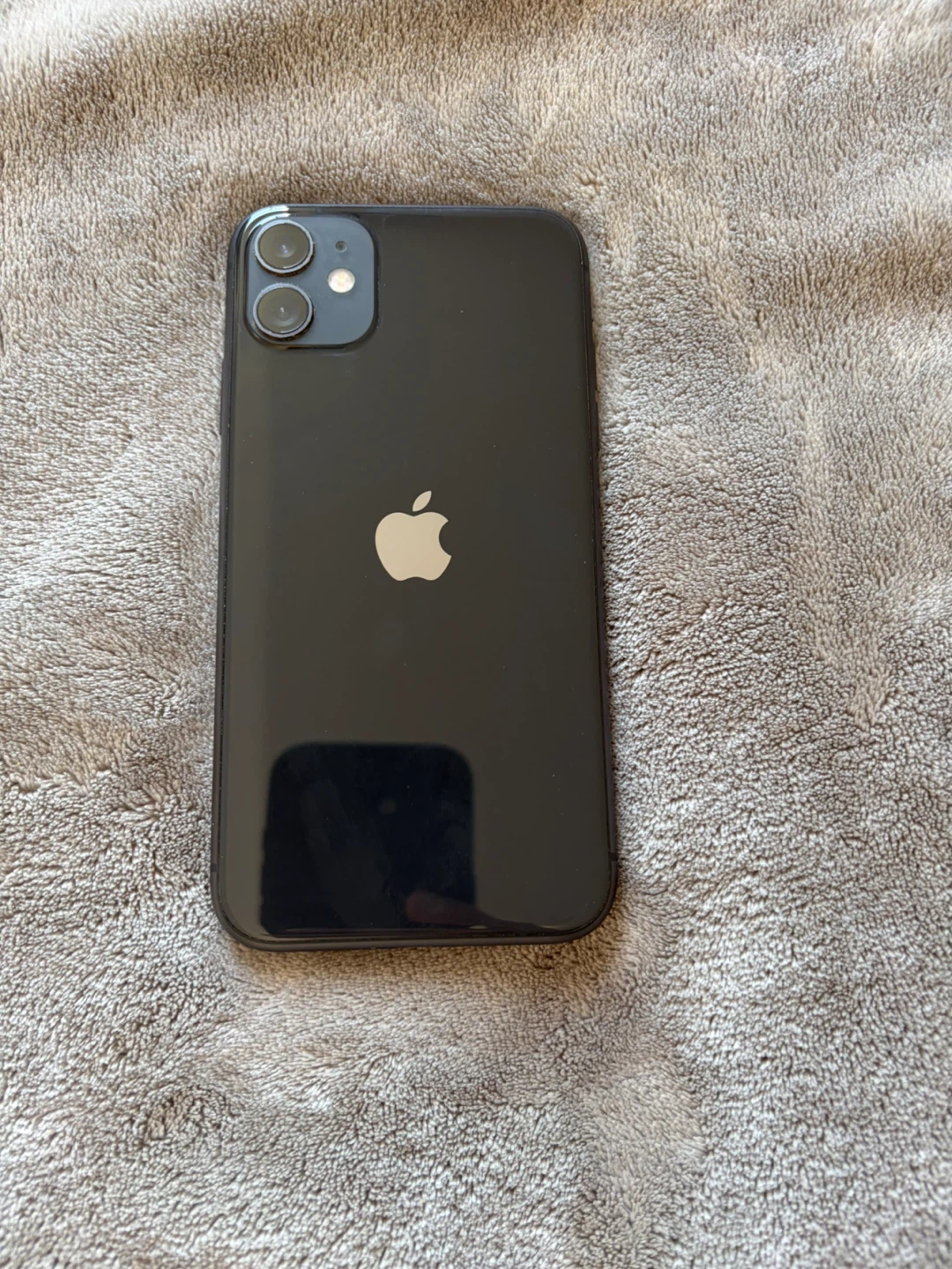 iPhone 11 64GB Black - Good Condition (89% Battery) + Charger - photo 2