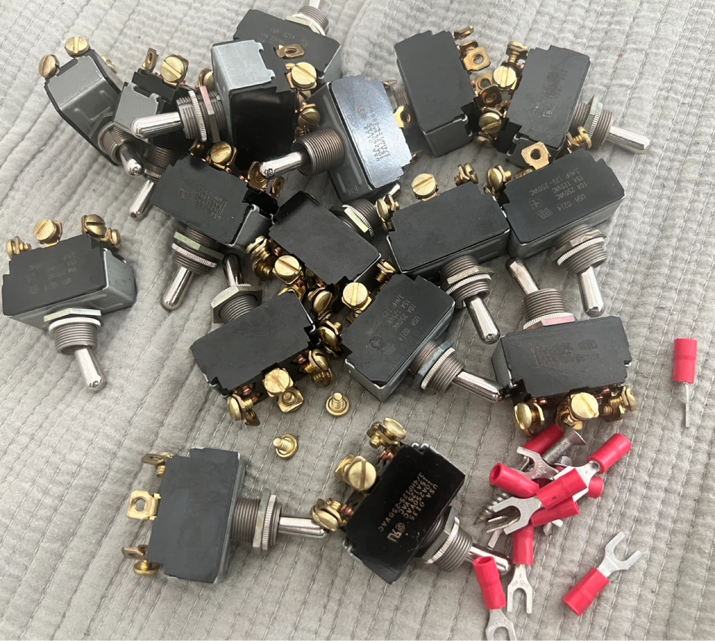 Toggle Switches Lot - 10A/15A 250VAC - photo 2