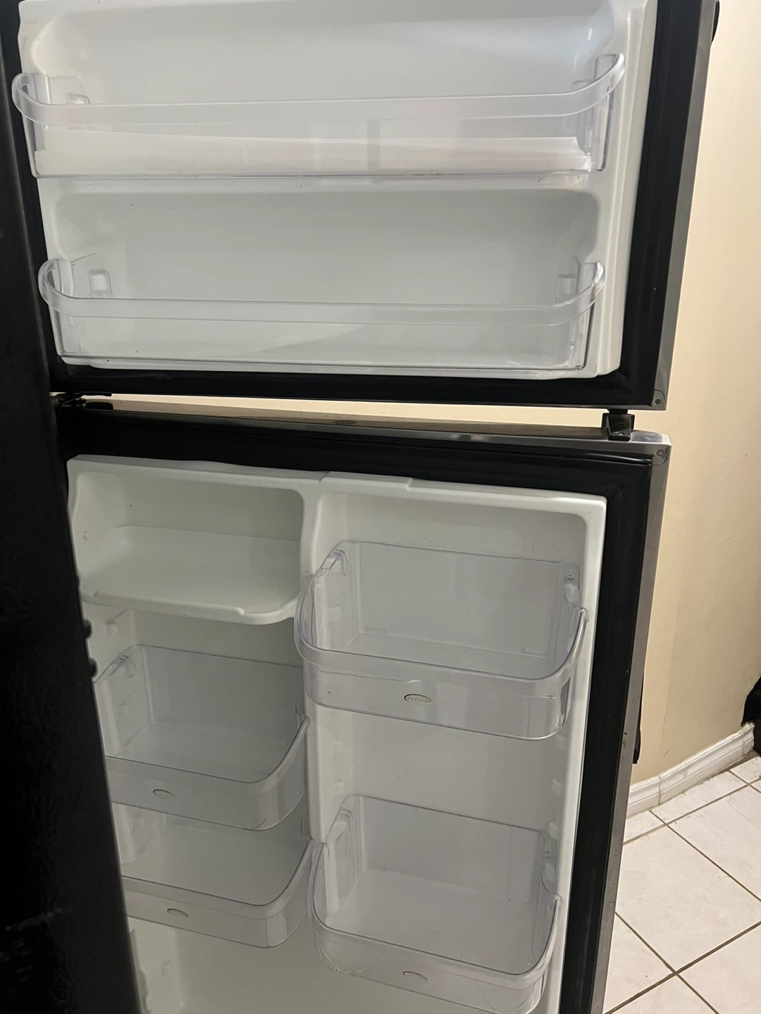 Frigidaire Refrigerator - photo 5