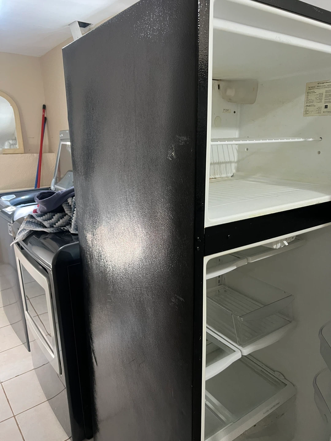 Frigidaire Refrigerator - photo 2