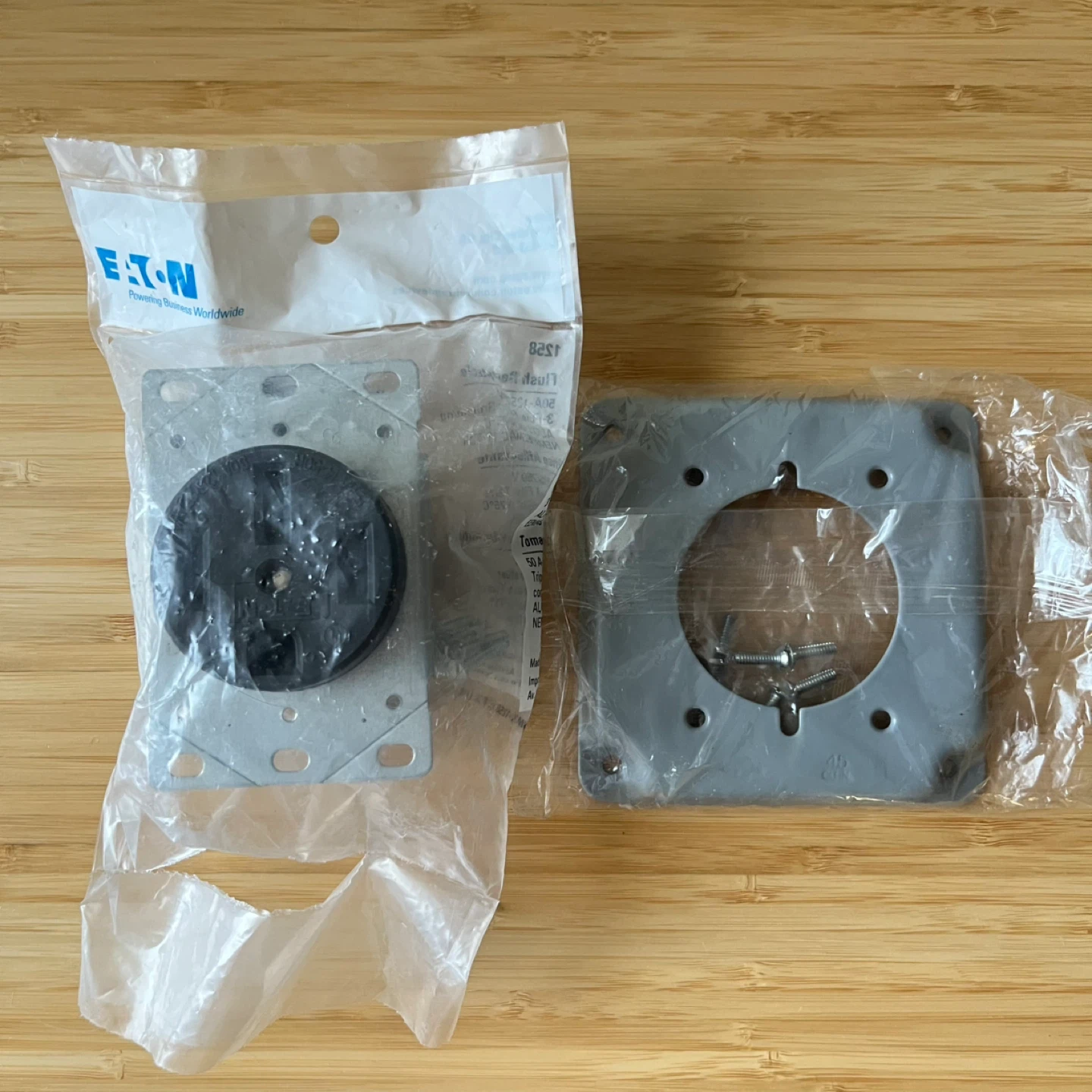 Eaton Receptacle 50A 125/250V NEMA 14-50R ⚽️
