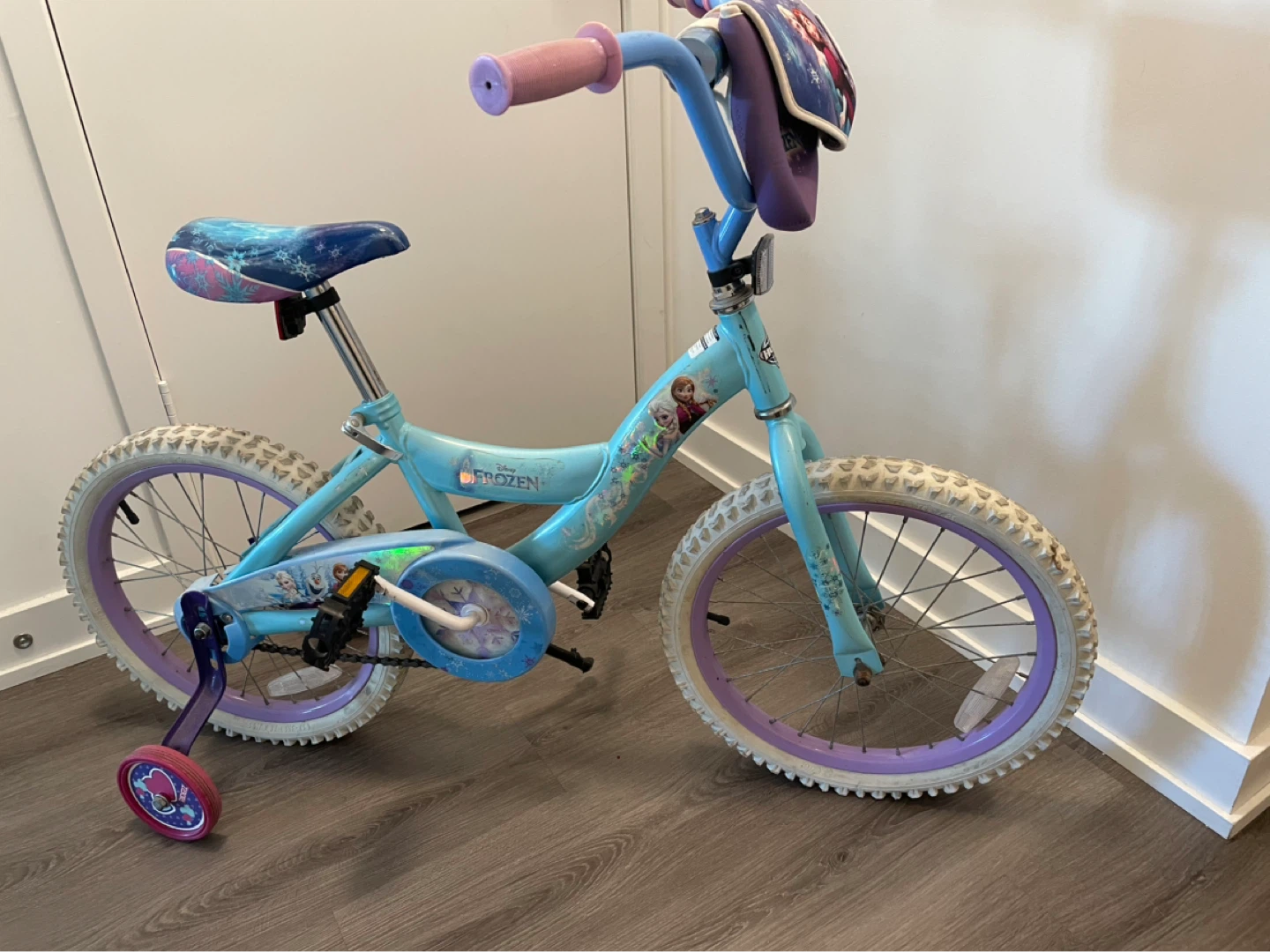 Huffy Frozen Kids Bike 18” with training wheels - photo 3