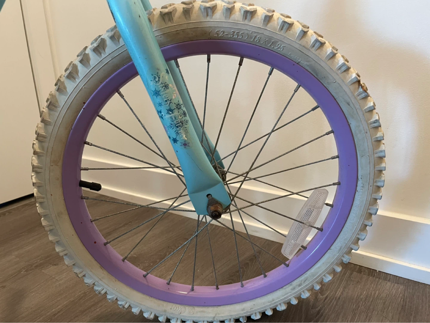 Huffy Frozen Kids Bike 18” with training wheels - photo 4