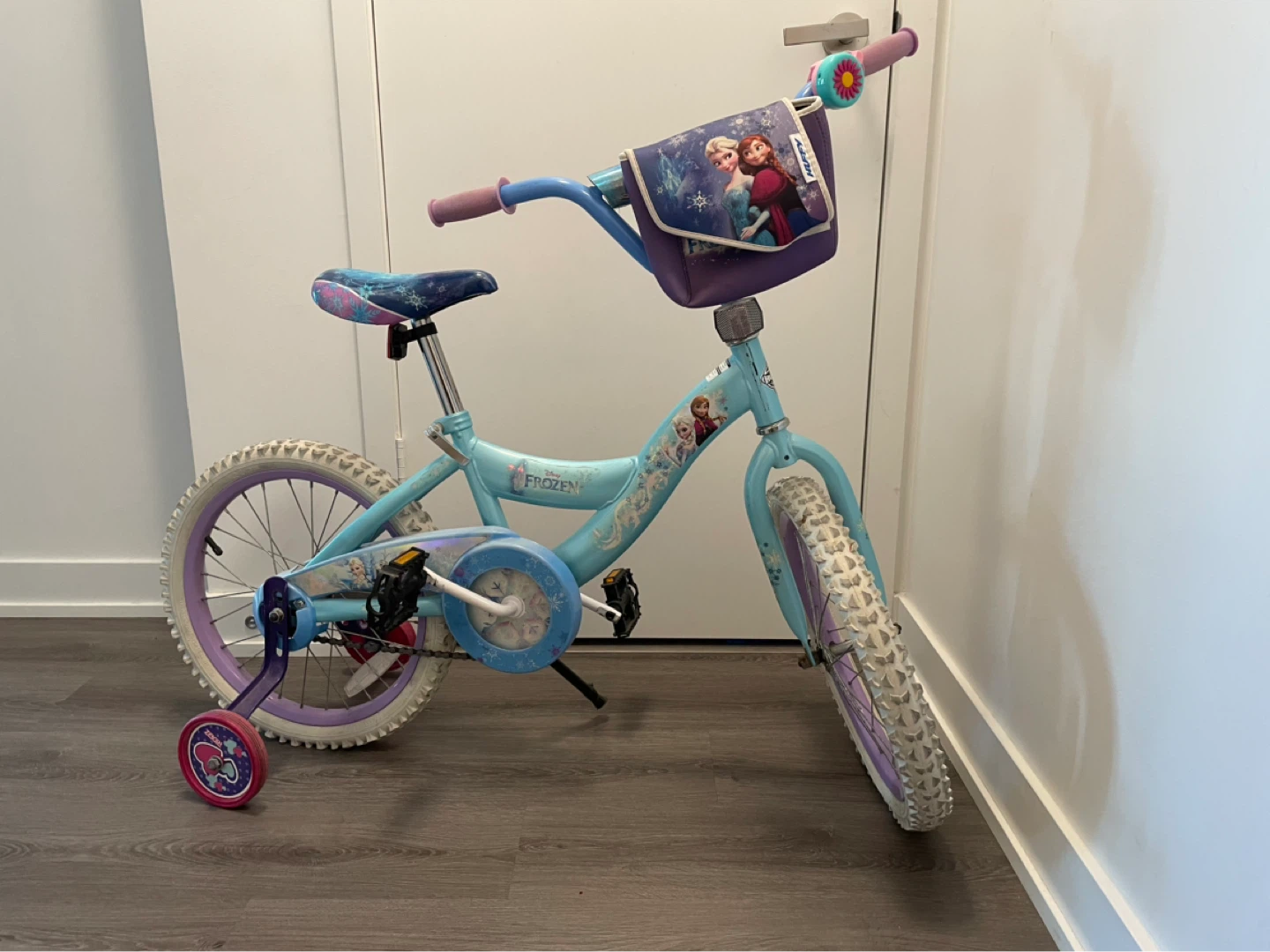 Huffy Frozen Kids Bike 18” with training wheels