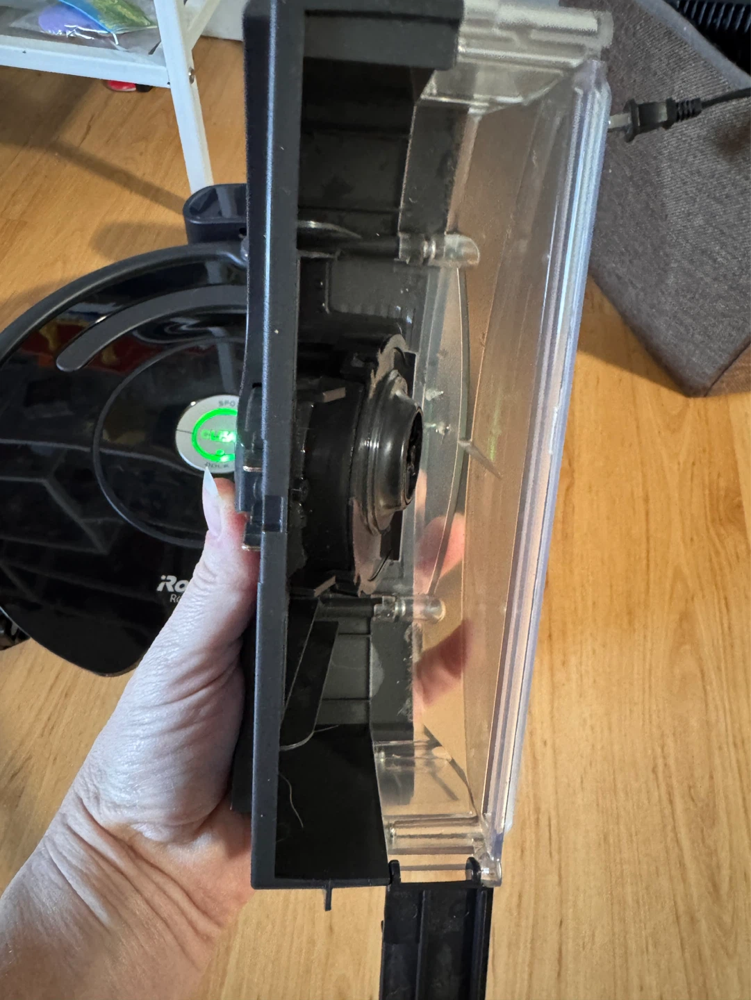 iRobot Roomba Vacuum - photo 2