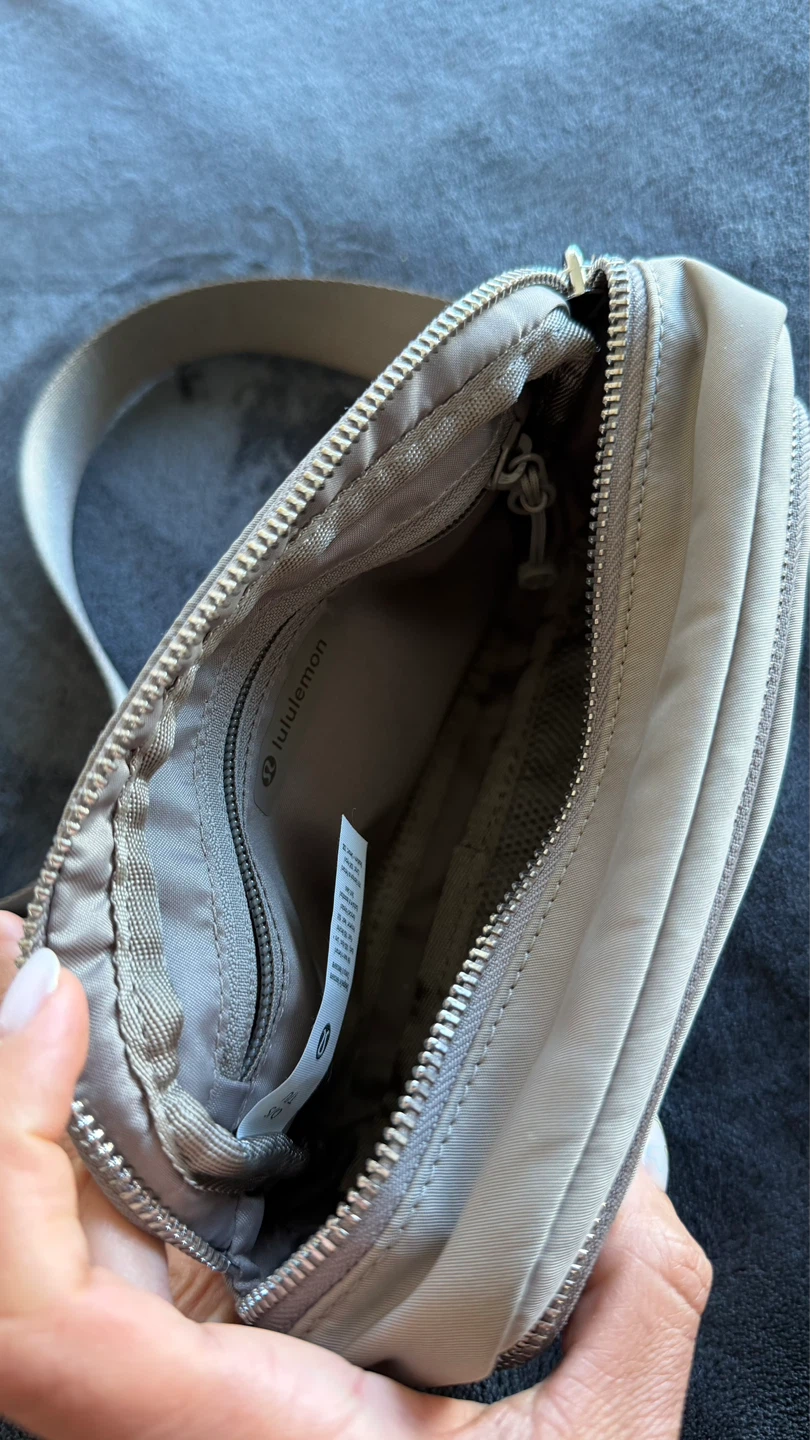 Lululemon Everywhere Belt Bag - photo 2