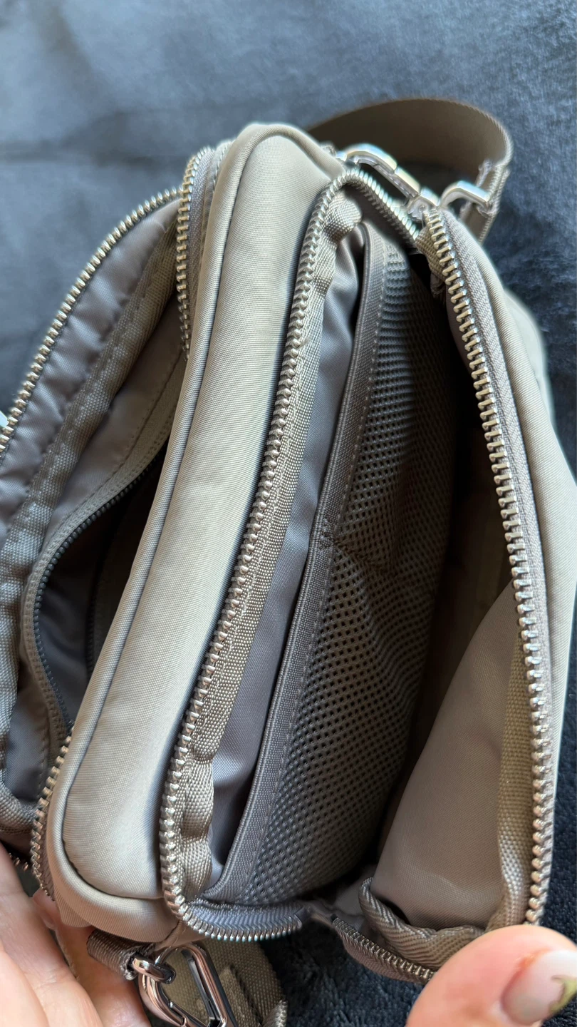 Lululemon Everywhere Belt Bag - photo 3