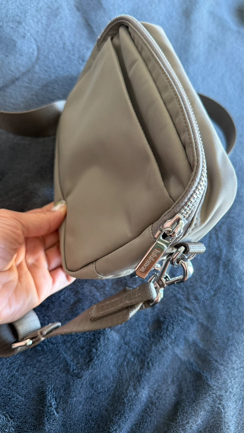 Lululemon Everywhere Belt Bag - photo 4