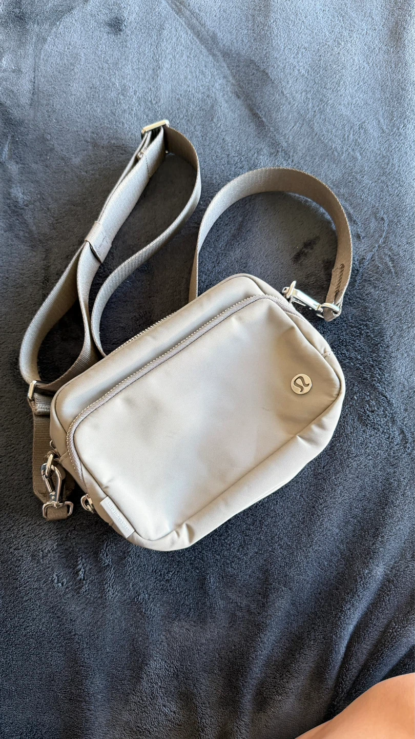 Lululemon Everywhere Belt Bag